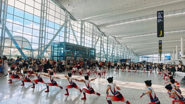 炒股配资找配资 “暑”你精彩 | 暑运老“友”记，白云机场把大小孩子“宠上天”